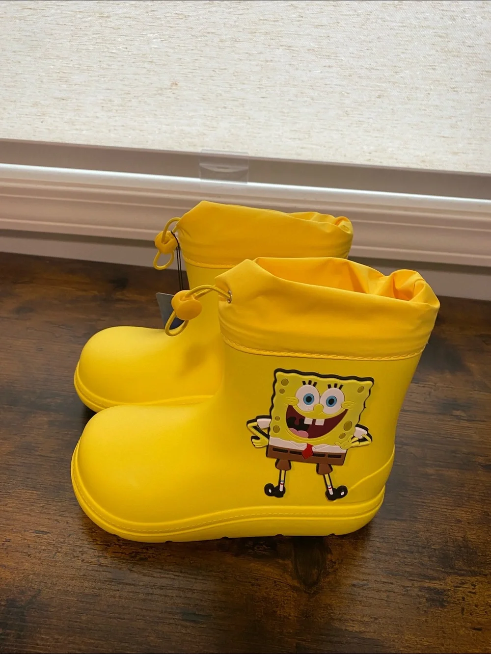 SpongeBob Bright Yellow Rain Boots with Drawstring Top NWT Youth size 35 (3.5)